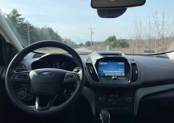 Ford Escape cena 66000 przebieg: 75500, rok produkcji 2018 z Sochaczew małe 277